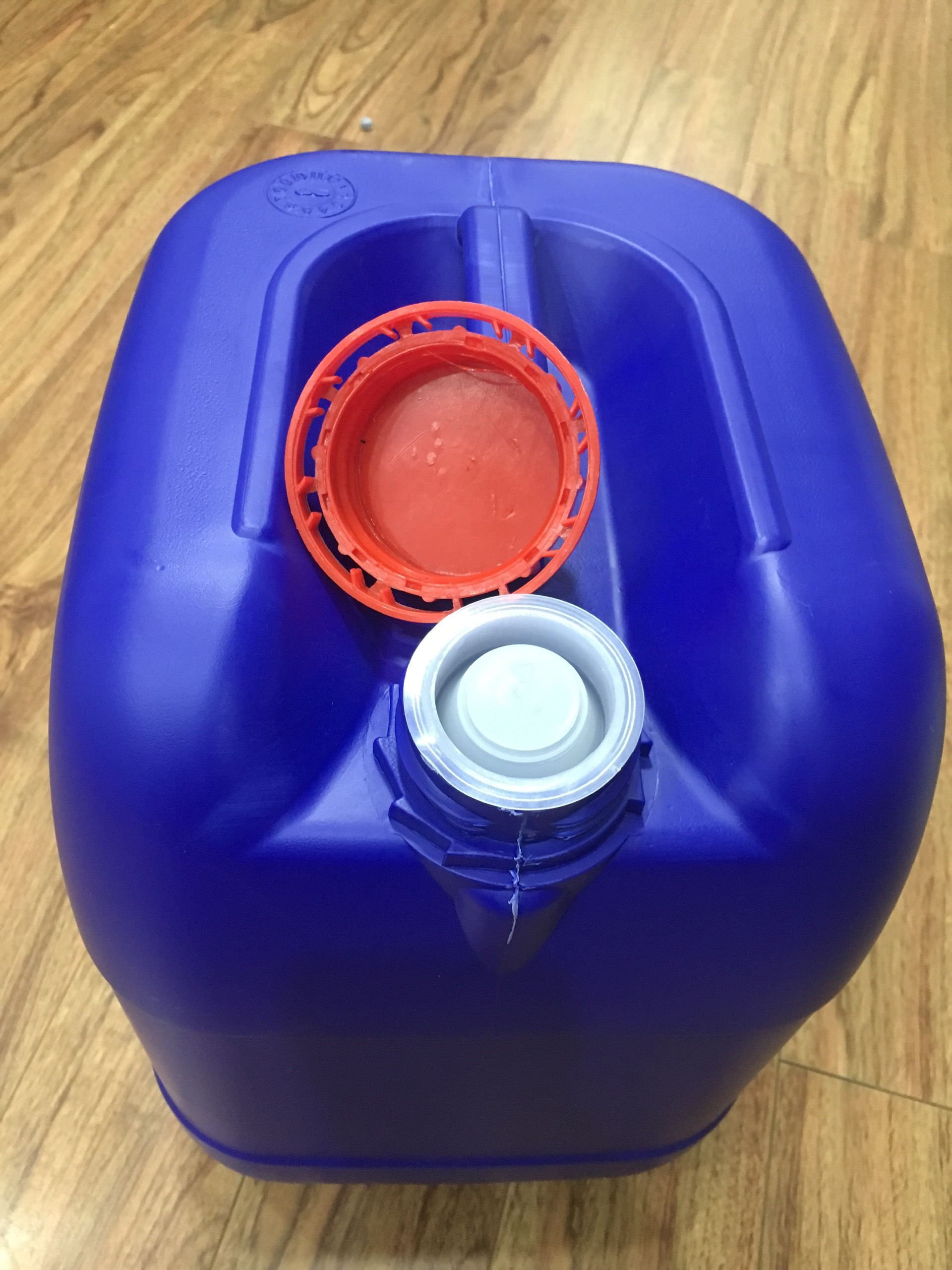 Can nhựa 20l dựng hóa chất quai chìm